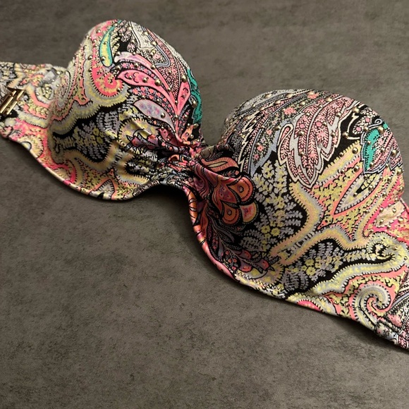 Victoria’s Secret Bikini Top - Floral Pattern - Size 32D - Picture 7 of 7